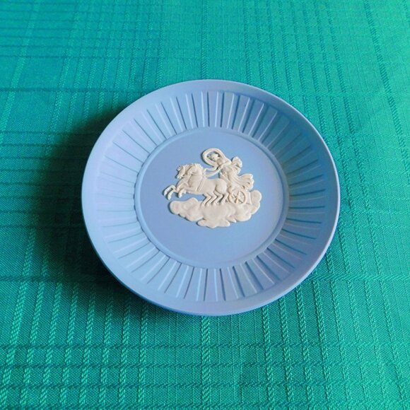 Wedgwood Aurora fluted tray cream on lavender jasperware near mint condition - Picture 1 of 6